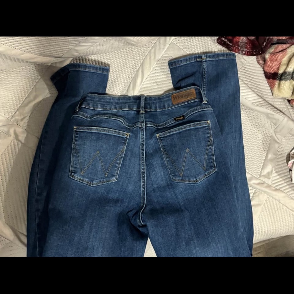 Wrangler Women's Classic Blue Straight Leg Jeans